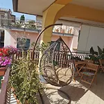 Cesare Oda ve Kahvaltı Aci Trezza