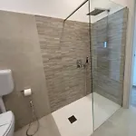 Cesare Oda ve Kahvaltı Aci Trezza